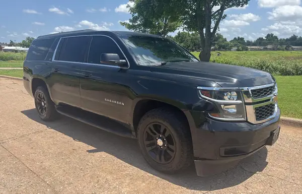1GNSKHKC4HR207031 2017 CHEVROLET SUBURBAN - Image 1