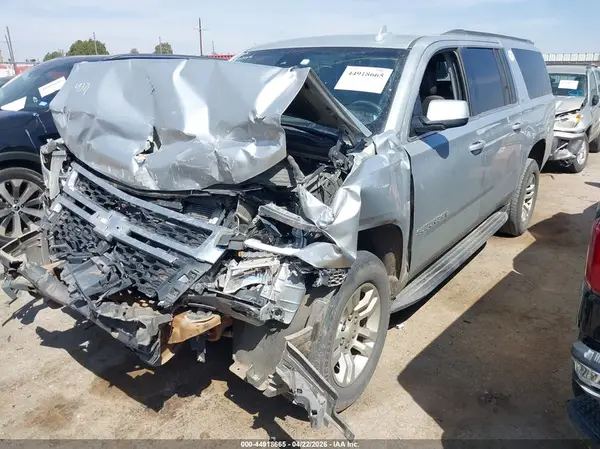 1GNSKHKC4HR224945 2017 CHEVROLET SUBURBAN - Image 2