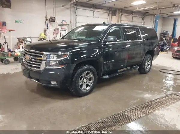 1GNSKHKC4HR247982 2017 CHEVROLET SUBURBAN - Image 2
