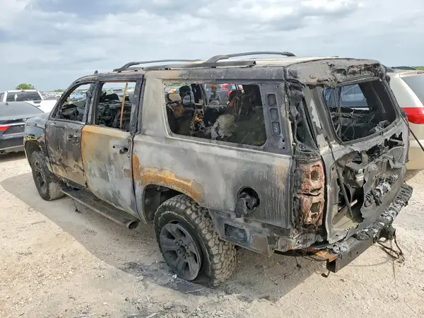 1GNSKHKC4HR307517 2017 CHEVROLET SUBURBAN - Image 2
