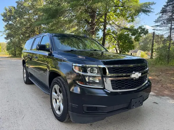 1GNSKHKC4HR322907 2017 CHEVROLET SUBURBAN - Image 1
