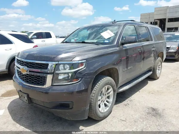 1GNSKHKC4JR220559 2018 CHEVROLET SUBURBAN - Image 2