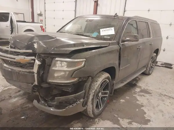 1GNSKHKC5GR359009 2016 CHEVROLET SUBURBAN - Image 2