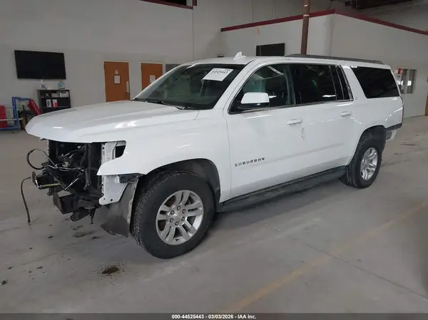 1GNSKHKC5HR113756 2017 CHEVROLET SUBURBAN - Image 2