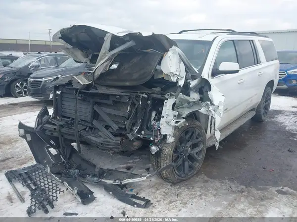 1GNSKHKC5HR212268 2017 CHEVROLET SUBURBAN - Image 2