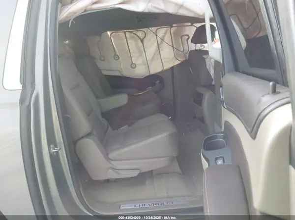1GNSKHKC5HR303976 2017 CHEVROLET SUBURBAN - Image 8