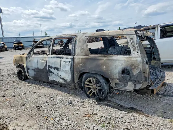 1GNSKHKC5JR142437 2018 CHEVROLET SUBURBAN - Image 2