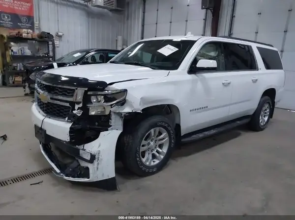1GNSKHKC6HR219715 2017 CHEVROLET SUBURBAN - Image 2