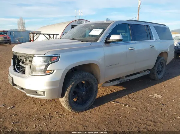 1GNSKHKC6HR256585 2017 CHEVROLET SUBURBAN - Image 2