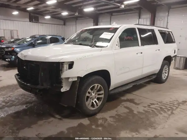 1GNSKHKC6KR408811 2019 CHEVROLET SUBURBAN - Image 2