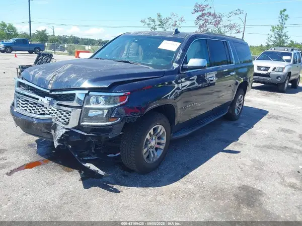 1GNSKHKC7HR215379 2017 CHEVROLET SUBURBAN - Image 2