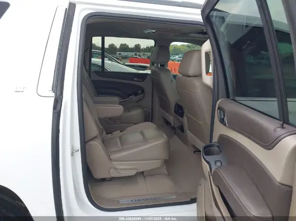 1GNSKHKC7KR258613 2019 CHEVROLET SUBURBAN - Image 8