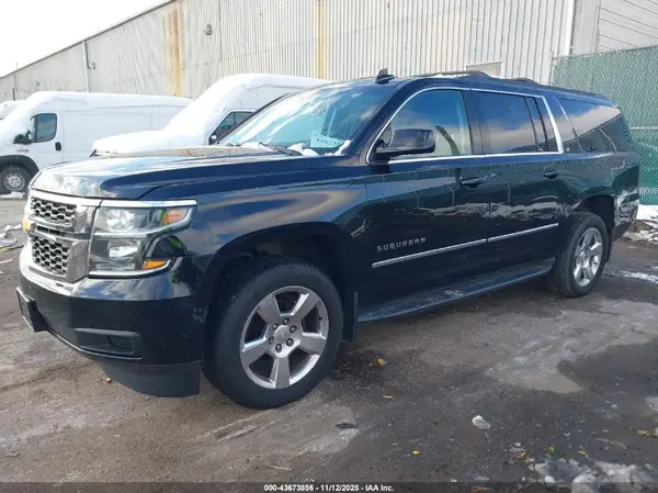 1GNSKHKC8GR267330 2016 CHEVROLET SUBURBAN - Image 2