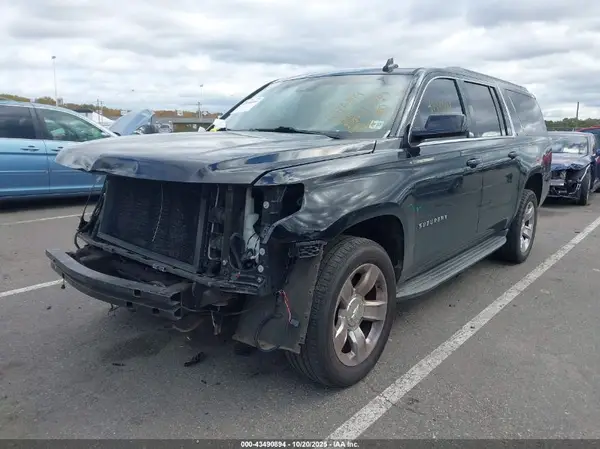 1GNSKHKC8HR109975 2017 CHEVROLET SUBURBAN - Image 2