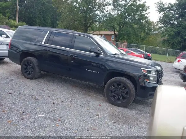 1GNSKHKC8HR225208 2017 CHEVROLET SUBURBAN - Image 1