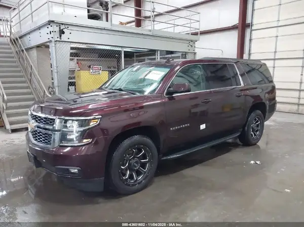 1GNSKHKC8HR250058 2017 CHEVROLET SUBURBAN - Image 2