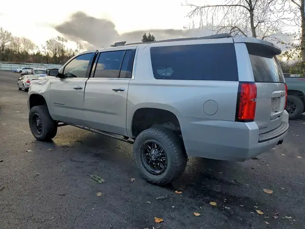 1GNSKHKC8HR374833 2017 CHEVROLET SUBURBAN - Image 2