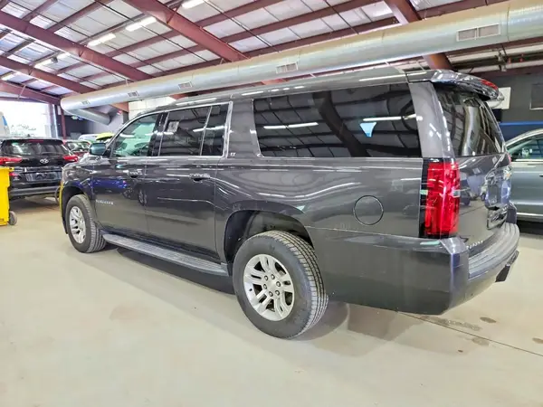 1GNSKHKC8JR111392 2018 CHEVROLET SUBURBAN - Image 2