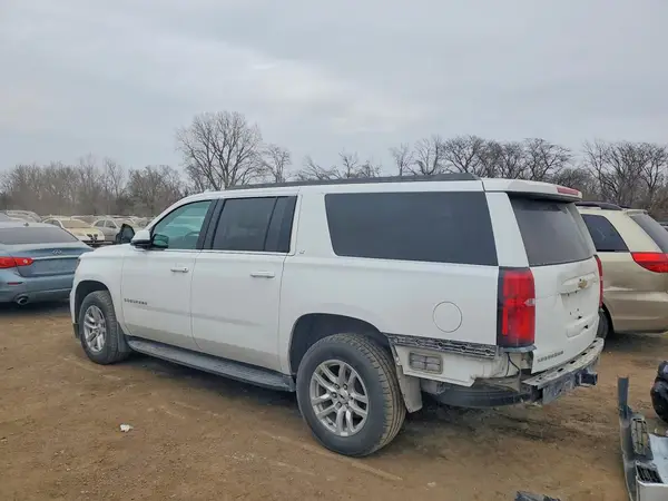 1GNSKHKC8JR182804 2018 CHEVROLET SUBURBAN - Image 2