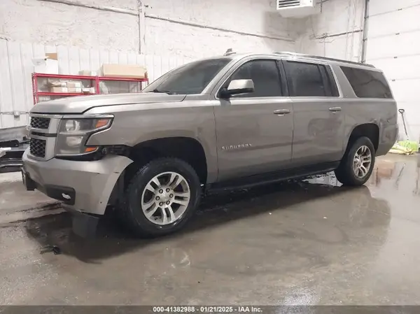 1GNSKHKC8JR267528 2018 CHEVROLET SUBURBAN - Image 2