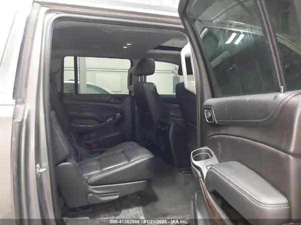 1GNSKHKC8JR267528 2018 CHEVROLET SUBURBAN - Image 8