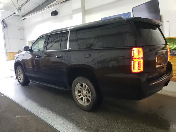 1GNSKHKC8JR371517 2018 CHEVROLET SUBURBAN - Image 2