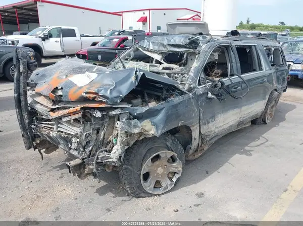 1GNSKHKC8KR256448 2019 CHEVROLET SUBURBAN - Image 2