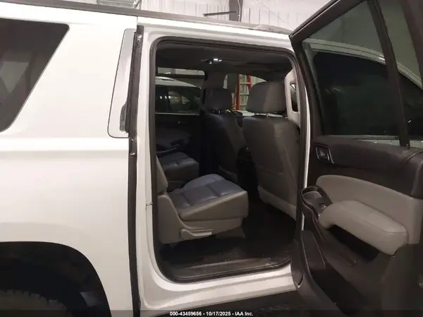 1GNSKHKC9HR300742 2017 CHEVROLET SUBURBAN - Image 8