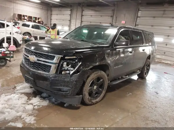 1GNSKHKC9HR388689 2017 CHEVROLET SUBURBAN - Image 2