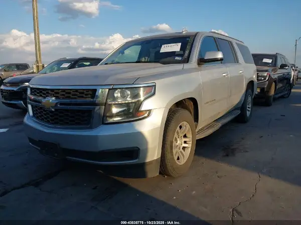1GNSKHKC9JR229886 2018 CHEVROLET SUBURBAN - Image 2