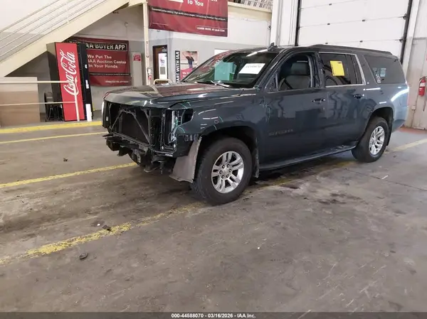 1GNSKHKC9KR375576 2019 CHEVROLET SUBURBAN - Image 2