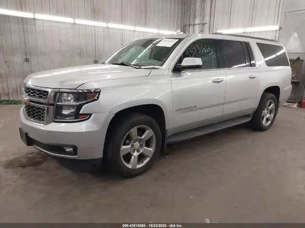 1GNSKHKCXHR142315 2017 CHEVROLET SUBURBAN - Image 2