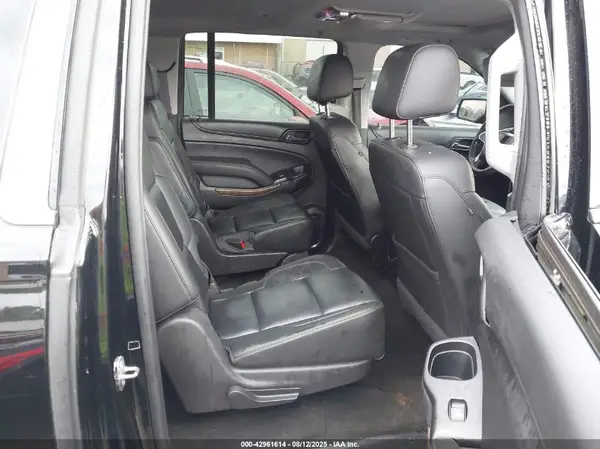1GNSKHKCXHR250501 2017 CHEVROLET SUBURBAN - Image 8