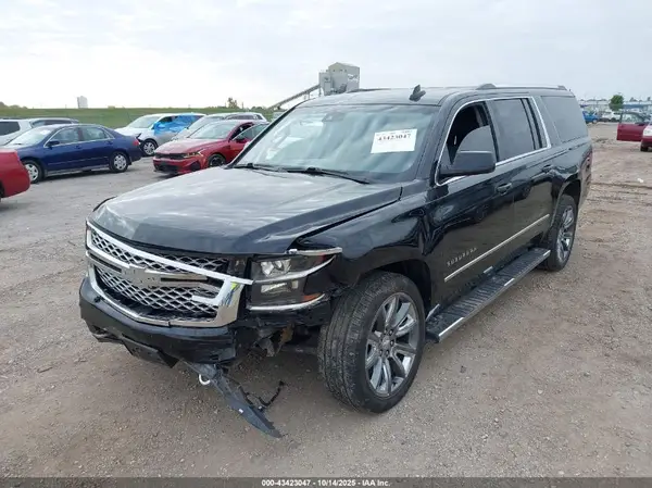 1GNSKHKCXHR396087 2017 CHEVROLET SUBURBAN - Image 2