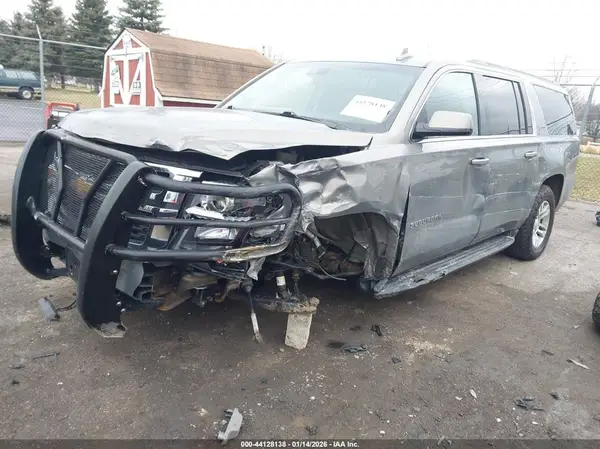 1GNSKHKCXKR406561 2019 CHEVROLET SUBURBAN - Image 2