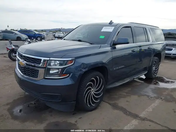 1GNSKHKCXLR236140 2020 CHEVROLET SUBURBAN - Image 2