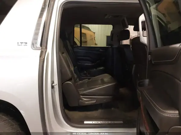 1GNSKJKC0GR100452 2016 CHEVROLET SUBURBAN - Image 8