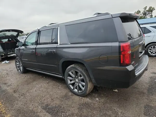 1GNSKJKC0GR111483 2016 CHEVROLET SUBURBAN - Image 2
