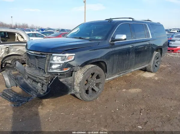 1GNSKJKC0HR122842 2017 CHEVROLET SUBURBAN - Image 2