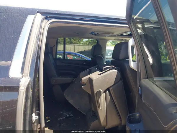 1GNSKJKC0HR249364 2017 CHEVROLET SUBURBAN - Image 8