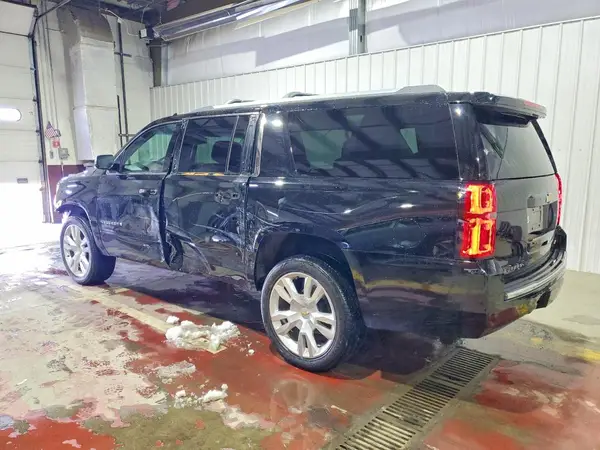1GNSKJKC0HR259988 2017 CHEVROLET SUBURBAN - Image 2
