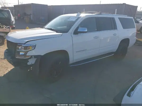 1GNSKJKC0HR398356 2017 CHEVROLET SUBURBAN - Image 2