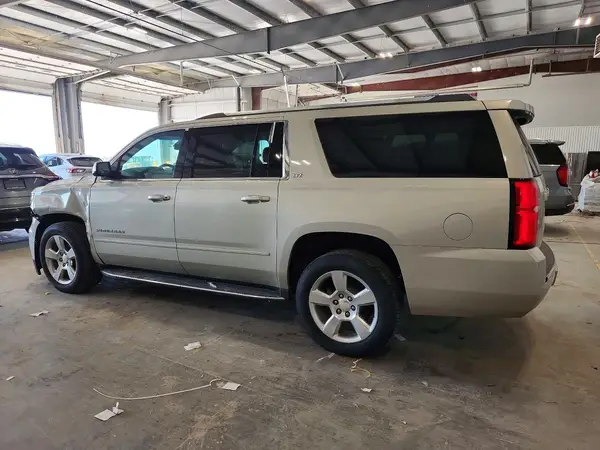 1GNSKJKC1GR156142 2016 CHEVROLET SUBURBAN - Image 2