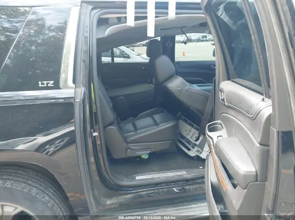 1GNSKJKC1GR239425 2016 CHEVROLET SUBURBAN - Image 8