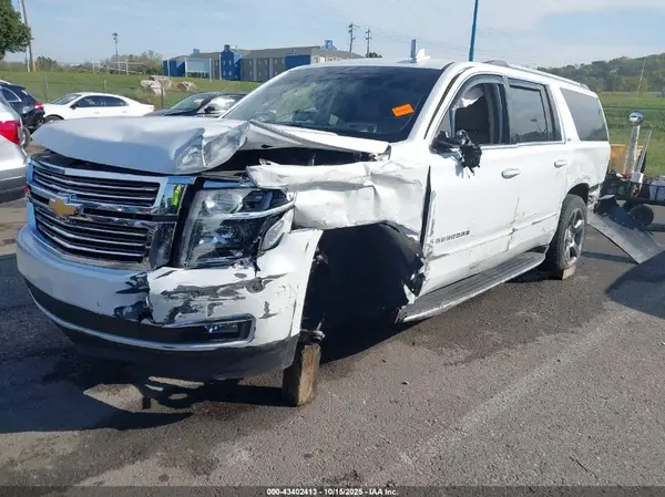 1GNSKJKC1GR283926 2016 CHEVROLET SUBURBAN - Image 2