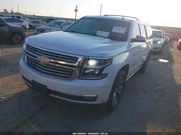 1GNSKJKC1HR152268 2017 CHEVROLET SUBURBAN - Image 2