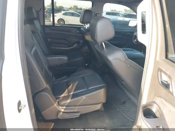 1GNSKJKC1HR152268 2017 CHEVROLET SUBURBAN - Image 8