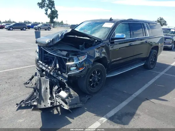 1GNSKJKC1HR179664 2017 CHEVROLET SUBURBAN - Image 2