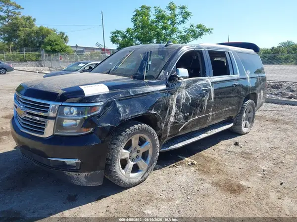 1GNSKJKC1HR240916 2017 CHEVROLET SUBURBAN - Image 2