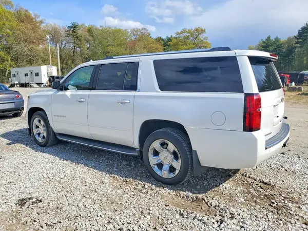 1GNSKJKC1HR292577 2017 CHEVROLET SUBURBAN - Image 2